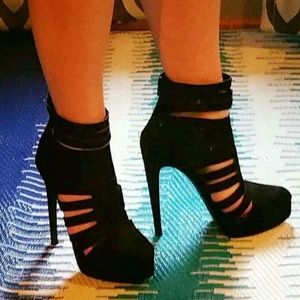 Heeled booties